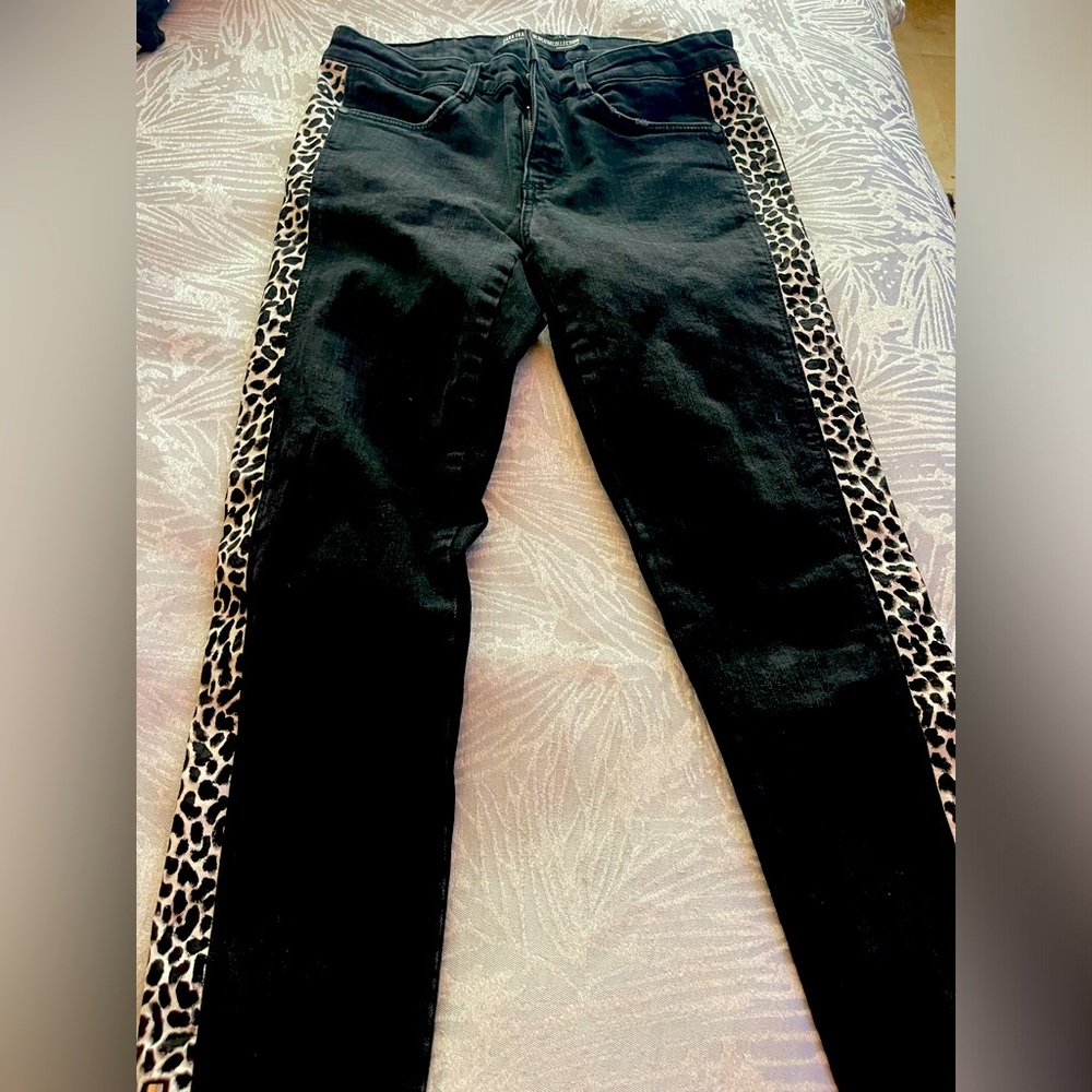 Zara  black stretch jean with a tiger lace on the sides !!!